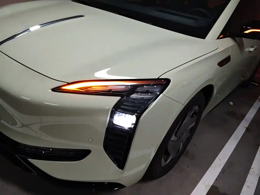 Hongqi EH7 2026 2025 690 Smart Selection Edition