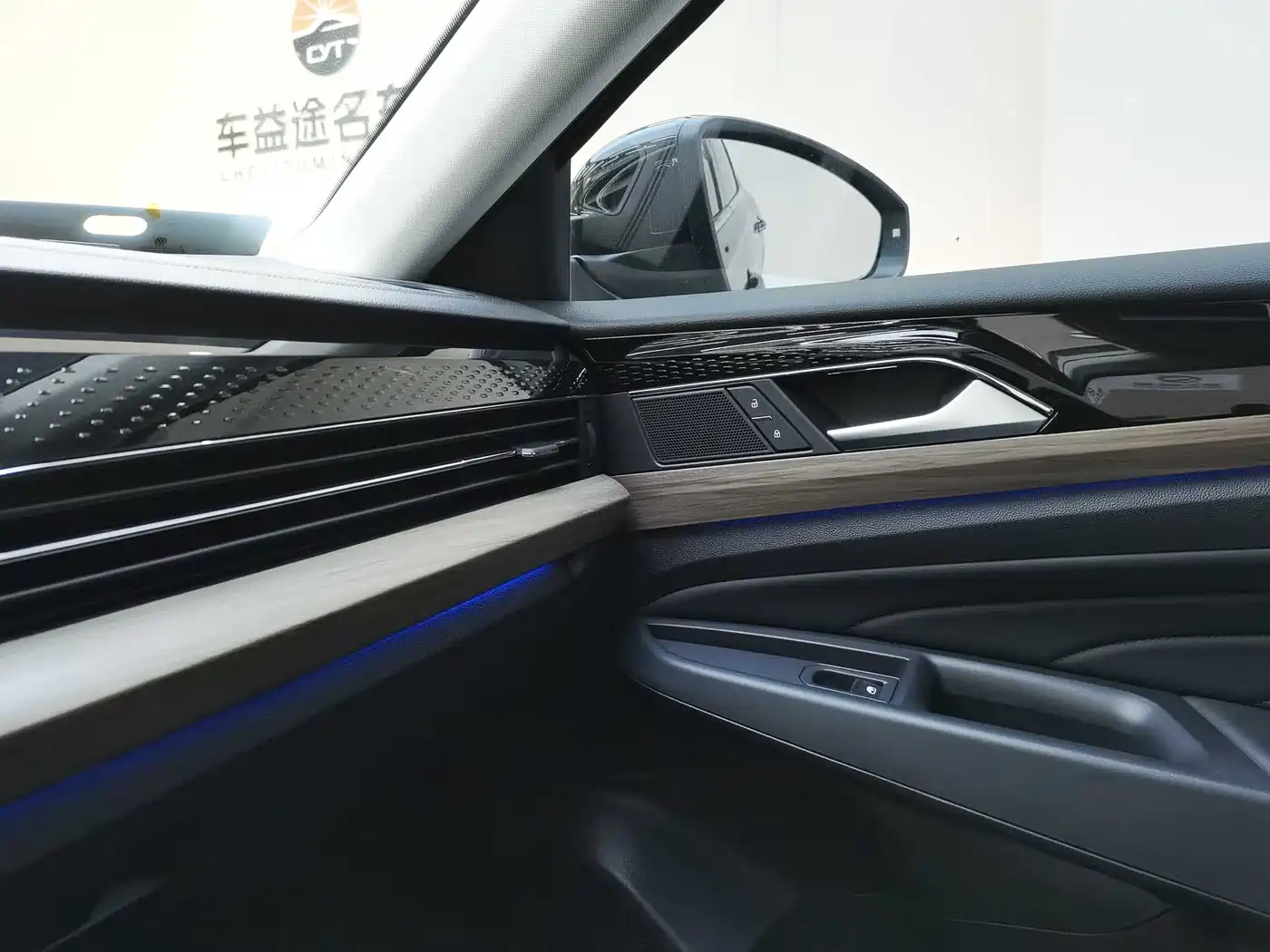 Volkswagen Passat 2019 330TSI Premium Edition China V фото 17