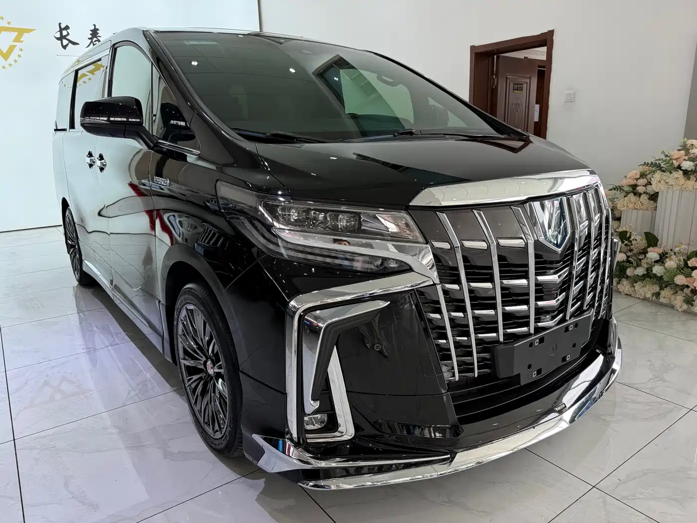 Toyota Alphard 2021 Hybrid 2.5L Premium фото 3
