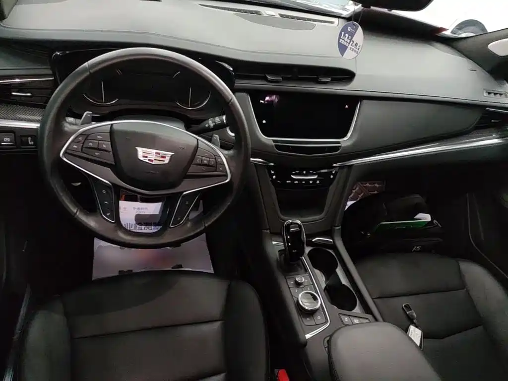 Фото 10 - Cadillac XT5
