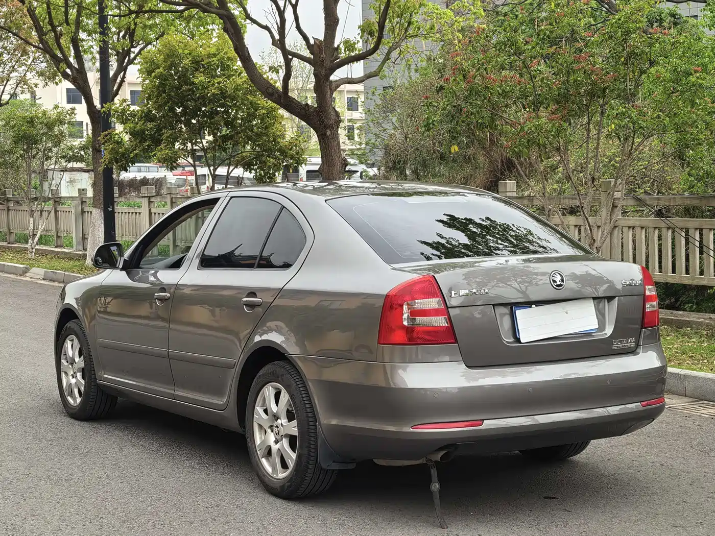 Škoda Octavia 2015 Classic 1.6L Automatic Elite Edition фото 15