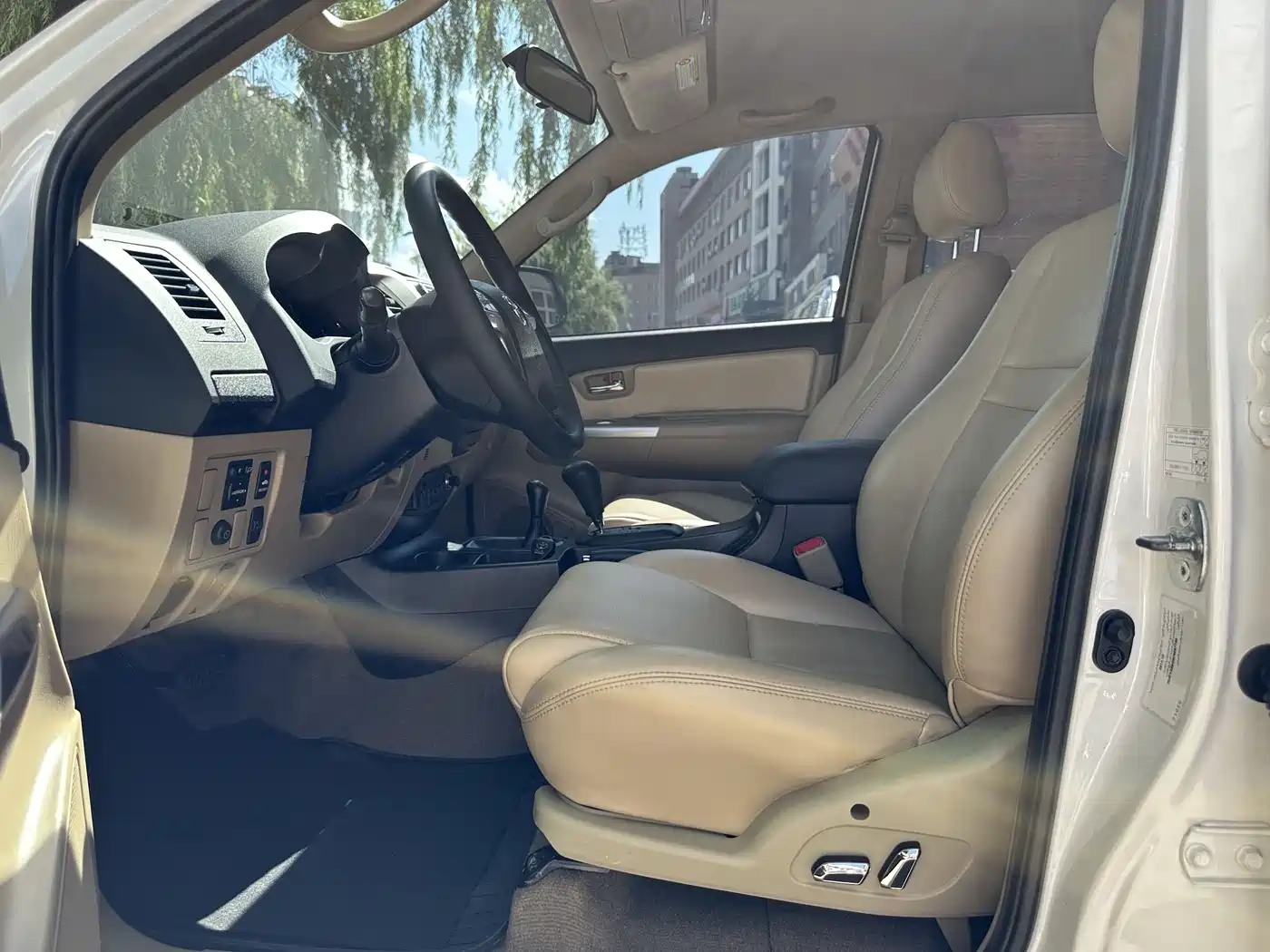 Toyota Fortuner 2015 Model 2.7L Standard Edition фото 12