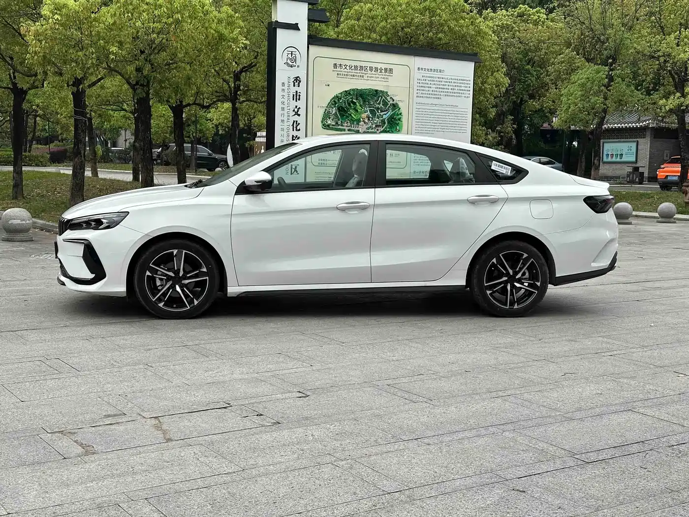 Фото 13 - Geely Binrui
