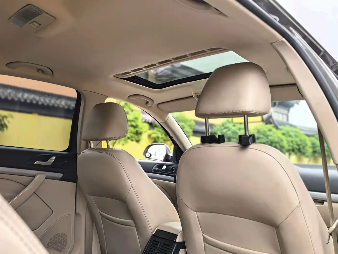 Škoda Octavia 2015 Classic 1.6L Automatic Elite Edition фото 9