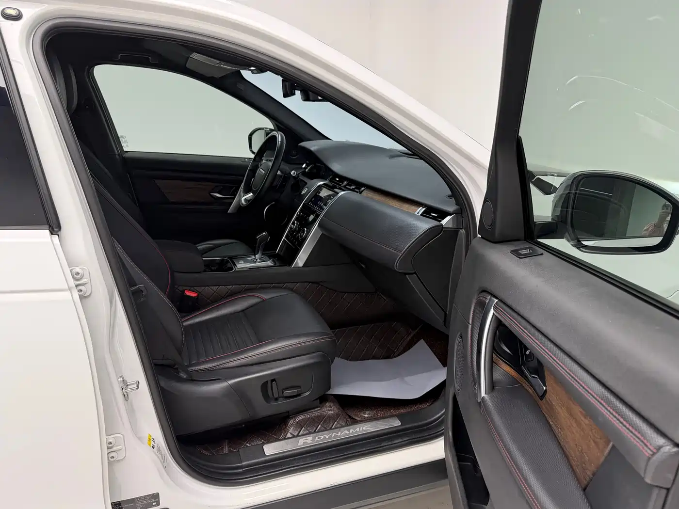 Land Rover Discovery Sport 2020 249PS R-Dynamic Performance фото 17