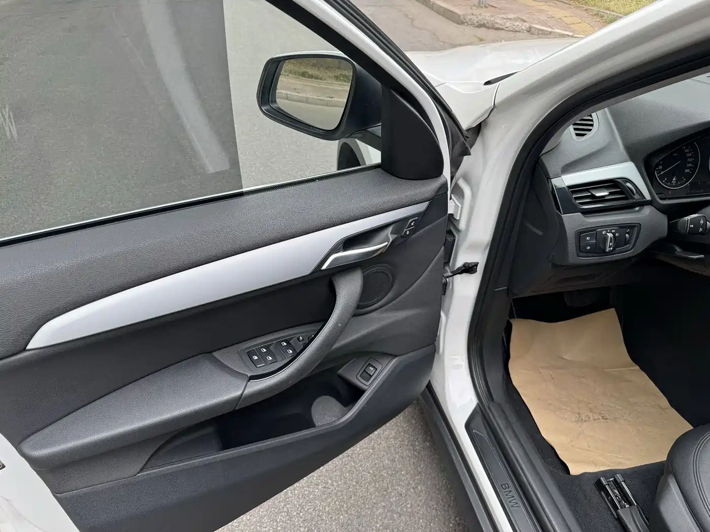 BMW X1 2018 sDrive20Li Leading Model фото 20