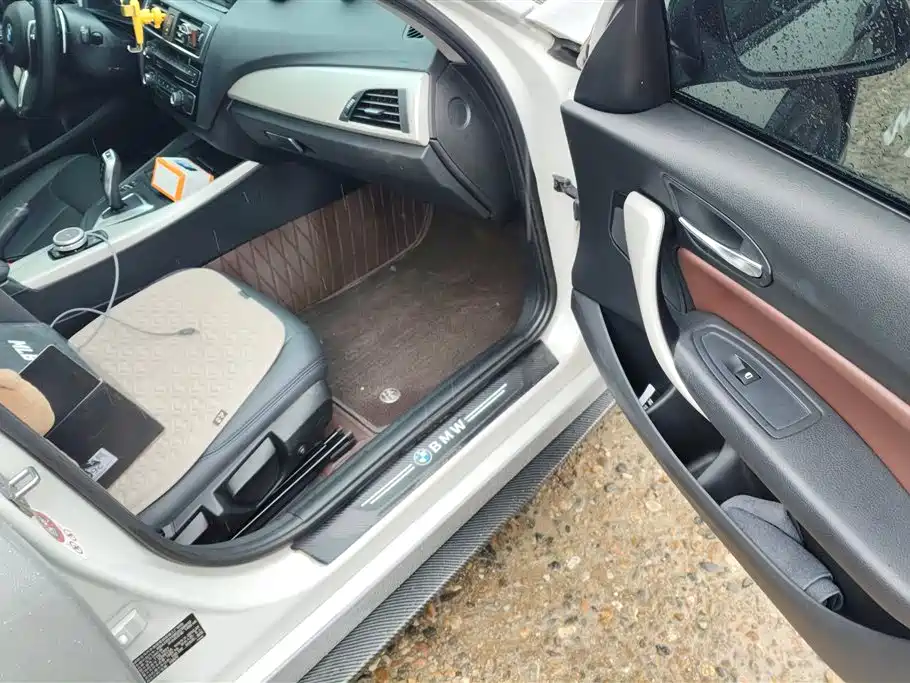 BMW 1 Series (Import) 2016 118i Leading фото 8