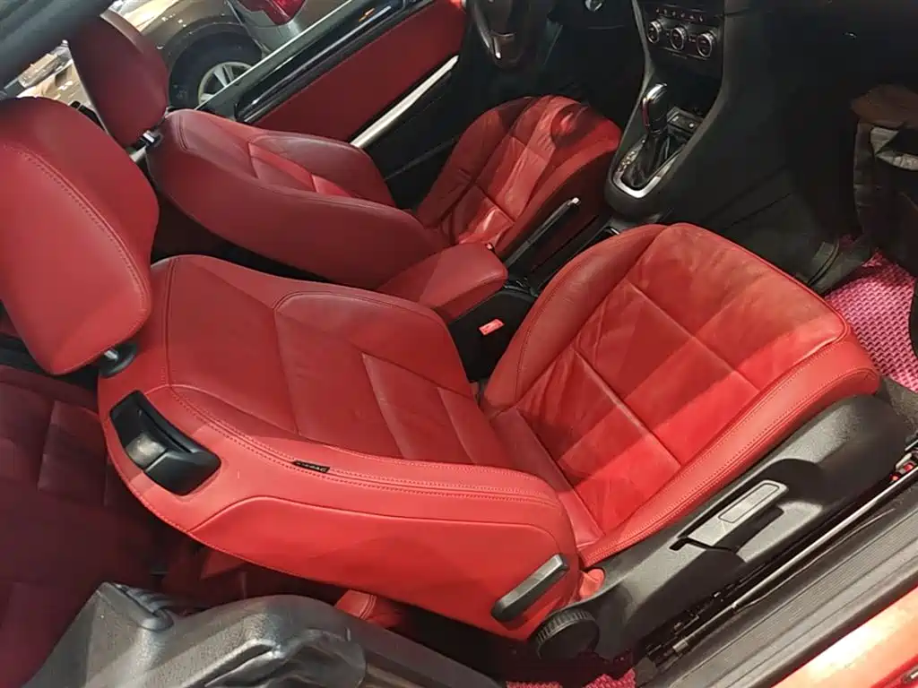 Volkswagen Golf (Import) 2012 1.4TSI Luxury Convertible Edition фото 25