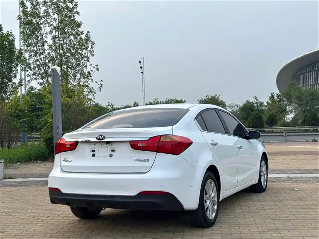 Kia K3 2015 1.6L Automatic GLS фото 4