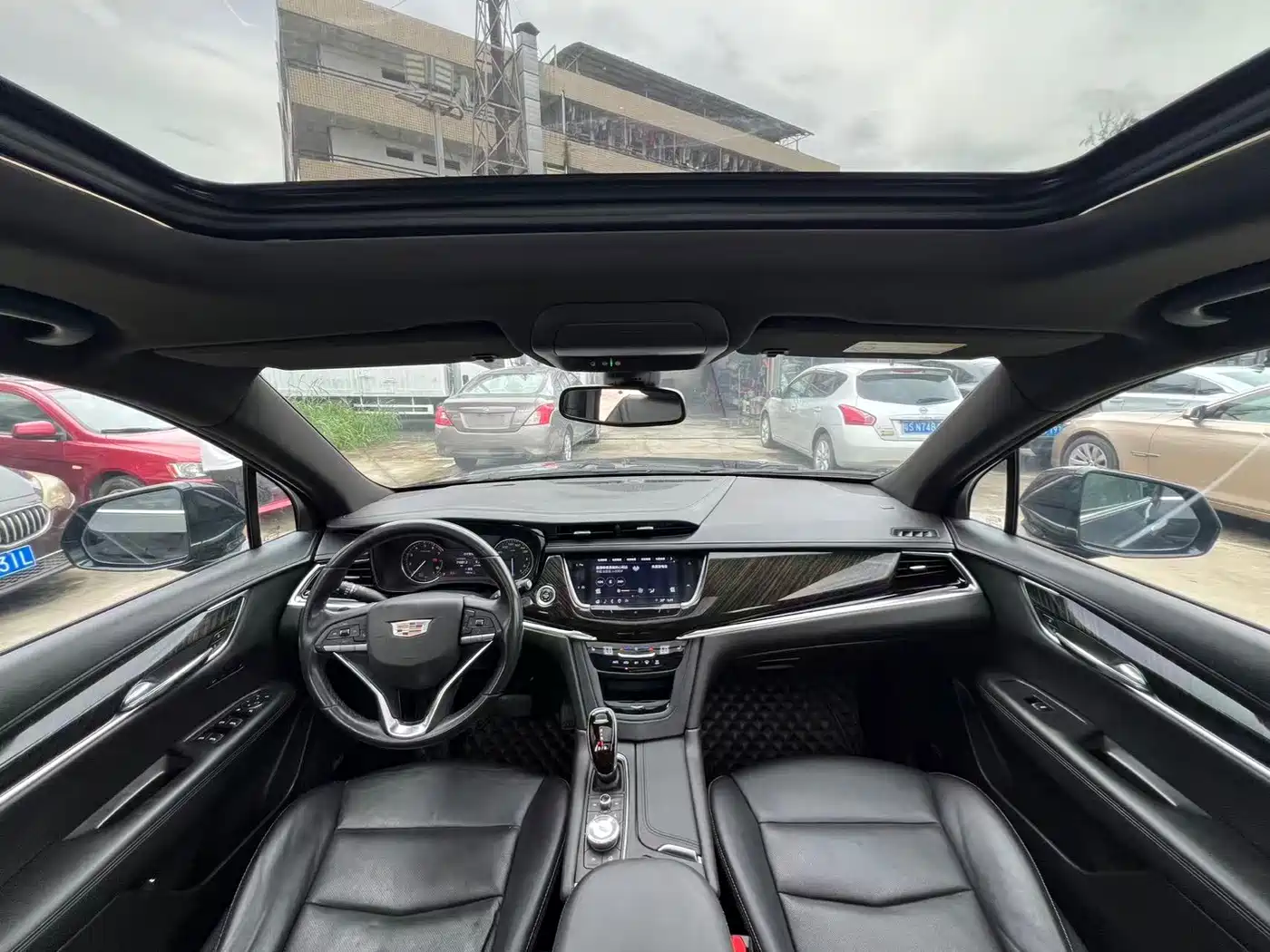 Photo 5 - Cadillac XT6