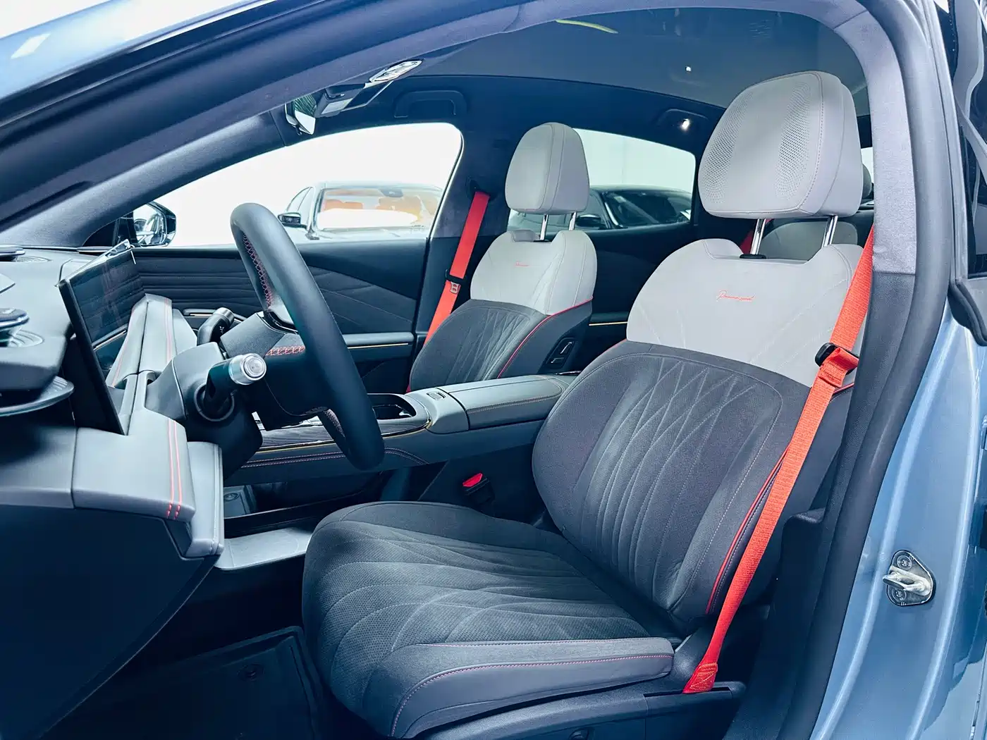 Geely Galaxy Galaxy E8 2025 620km AWD Starship LiDAR Smart Drive Edition фото 10