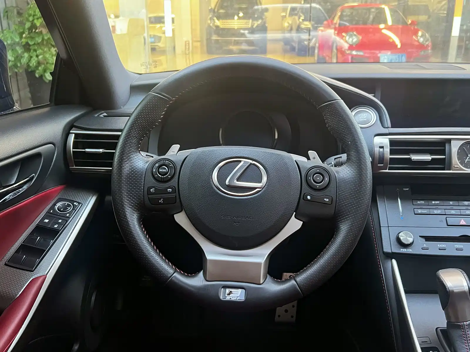 Photo 12 - Lexus IS