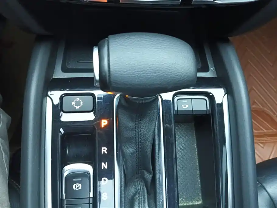 GAC Trumpchi Trumpchi GS8 2017 320T AWD Luxury Smart Connect (7-Seater) фото 16