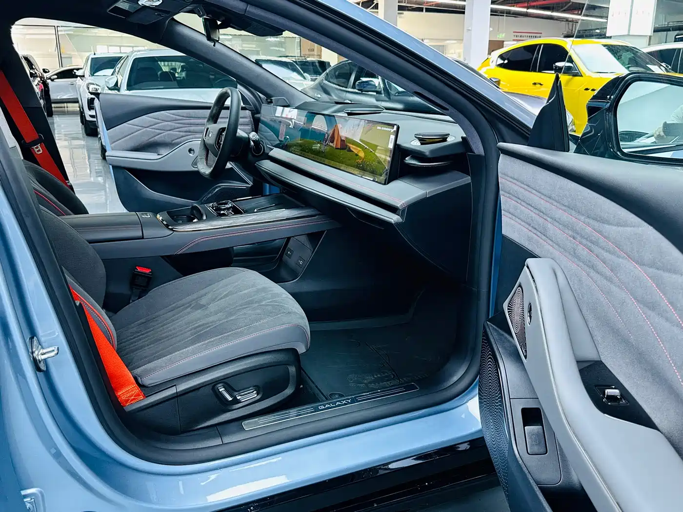 Geely Galaxy Galaxy E8 2025 620km AWD Starship LiDAR Smart Drive Edition фото 8