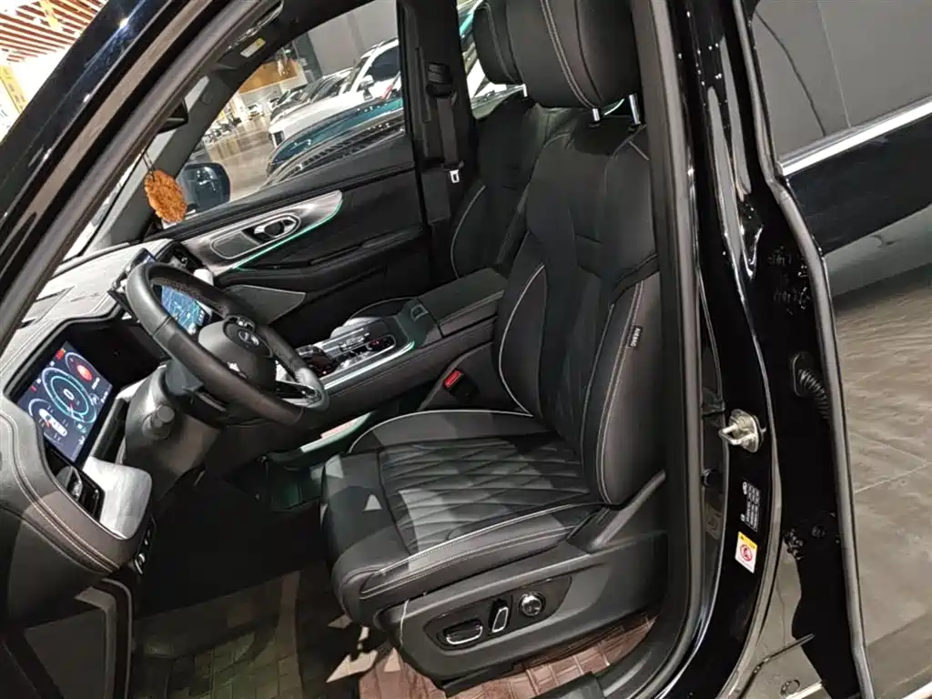GAC Trumpchi Trumpchi GS8 2022 Pilot Series 2.0TGDI 4WD Luxury Smart Connect Edition (7-Seater) фото 15