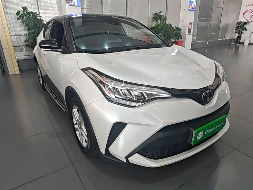 Toyota C-HR 2022 2.0L Leading Edition фото 4