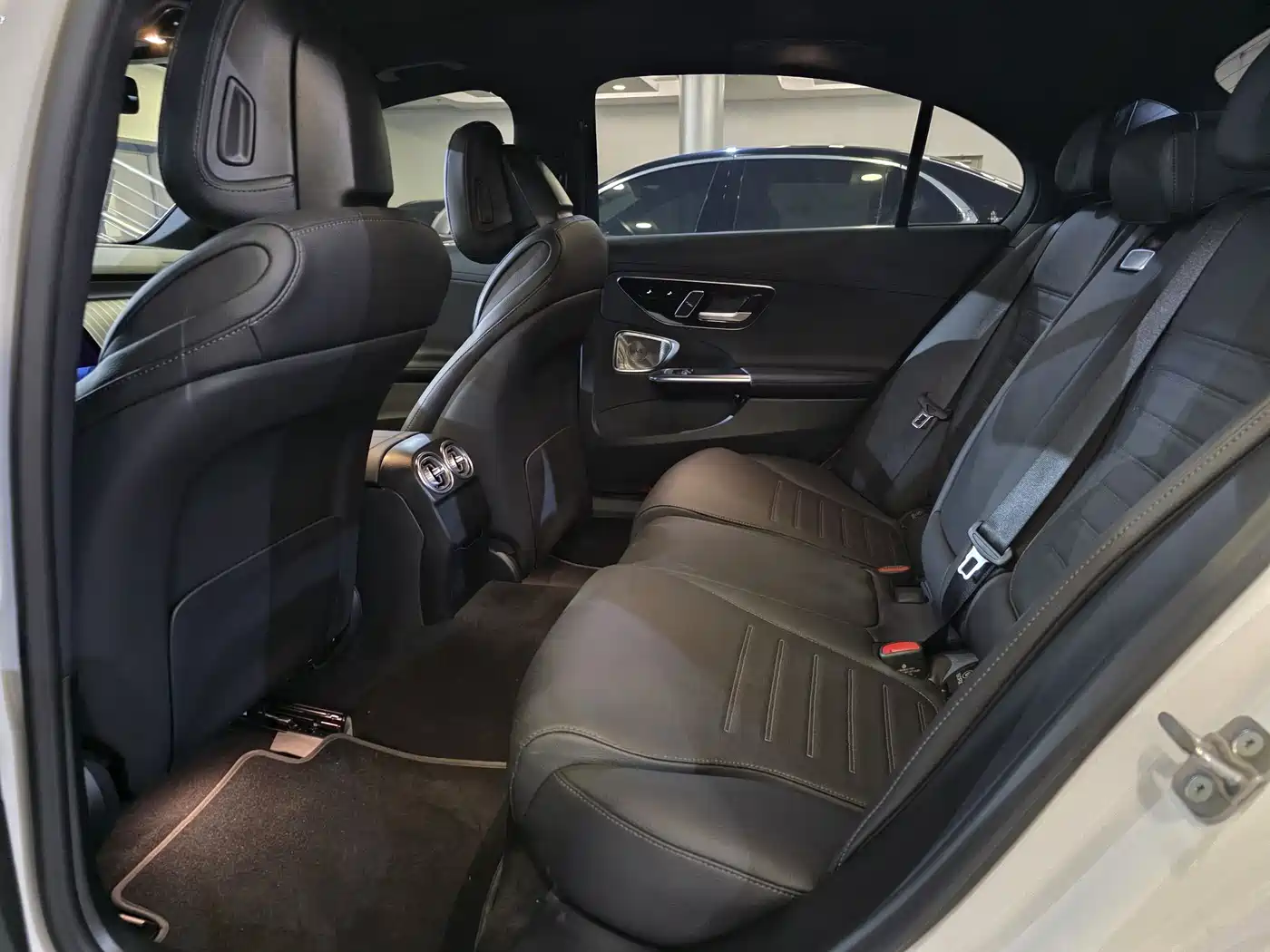 Mercedes-Benz C-Class 2025 C 260 L Night Sport Edition фото 7