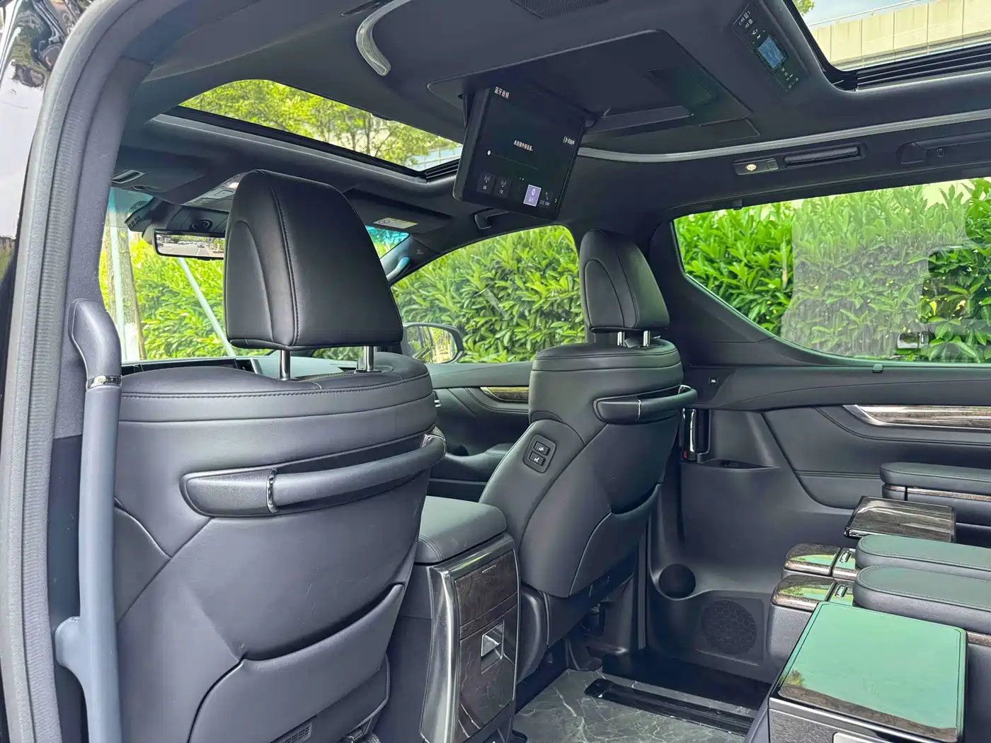 Toyota Alphard 2021 Hybrid 2.5L Ultimate фото 9
