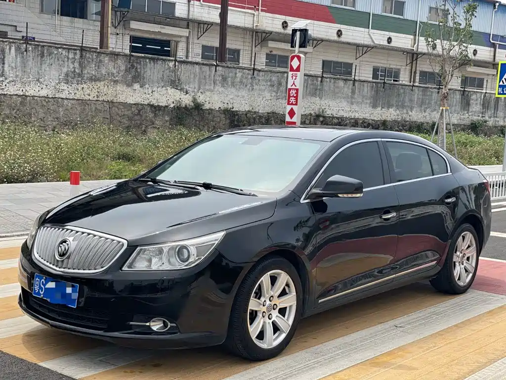 Фото 1 - Buick LaCrosse