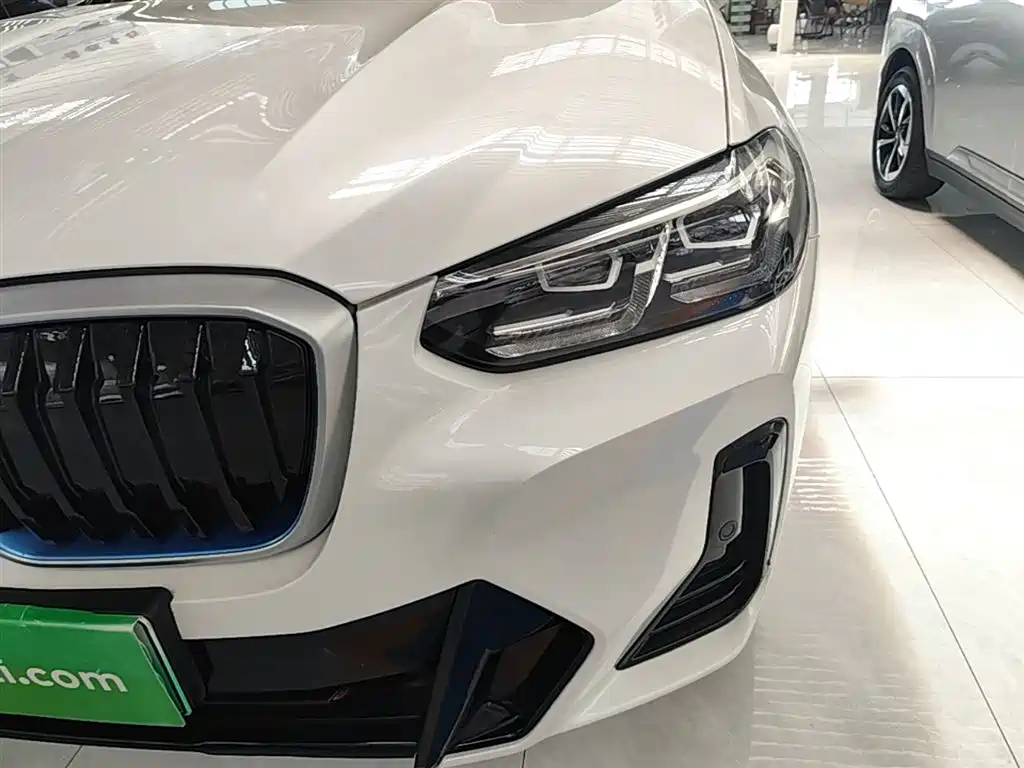 BMW iX3 2022 Leading Edition фото 24