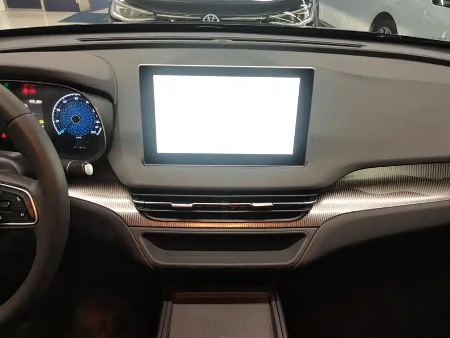 Hongqi E-QM5 2026 2025 610km PLUS