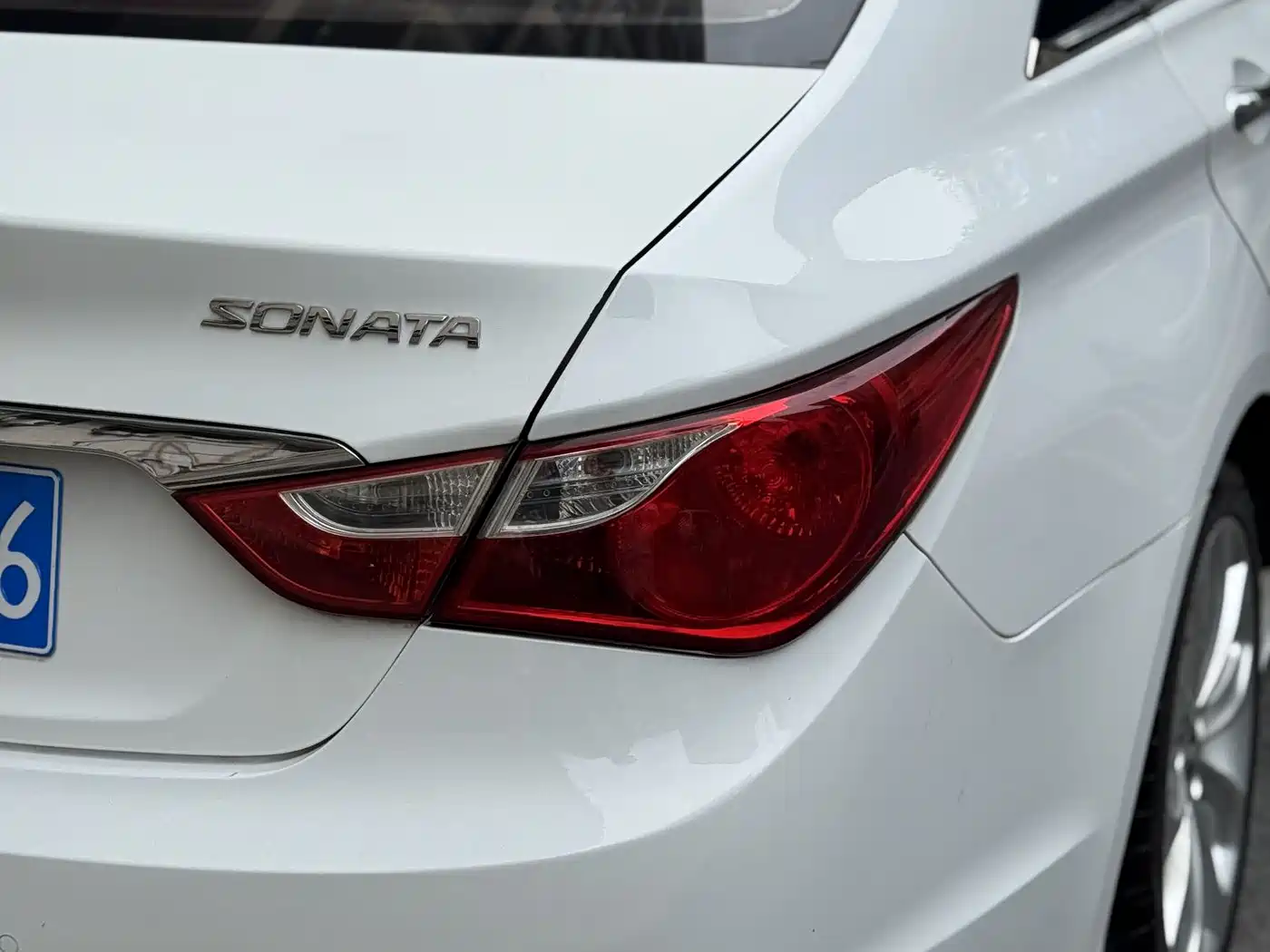 Hyundai Sonata 2011 2.0L Auto Supreme Edition фото 3