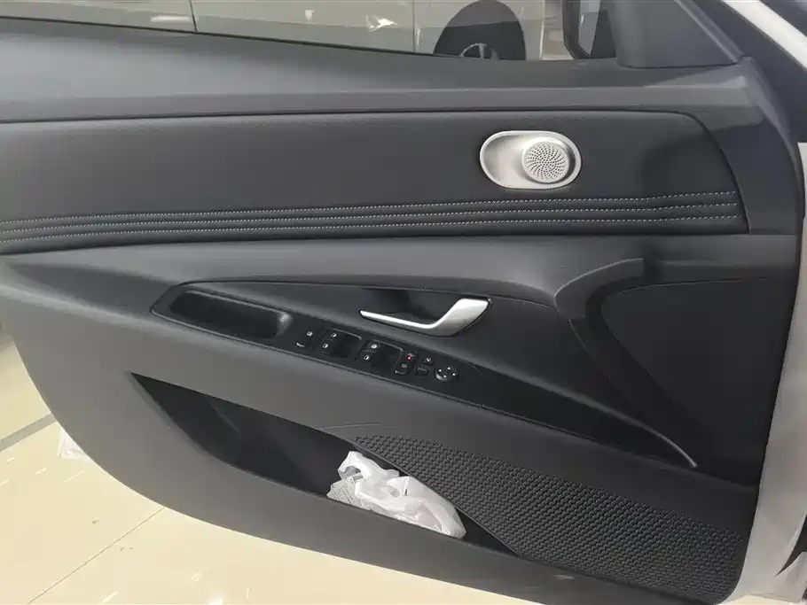Hyundai Elantra 2023 1.5L CVT GLX Elite Edition фото 7