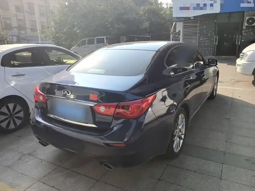 Photo 7 - Infiniti Q50L