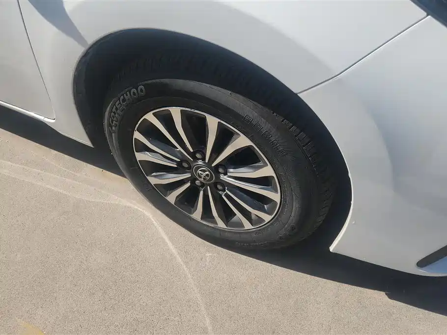 Toyota Corolla 2018 1.2T S-CVT GL Smart Edition фото 6