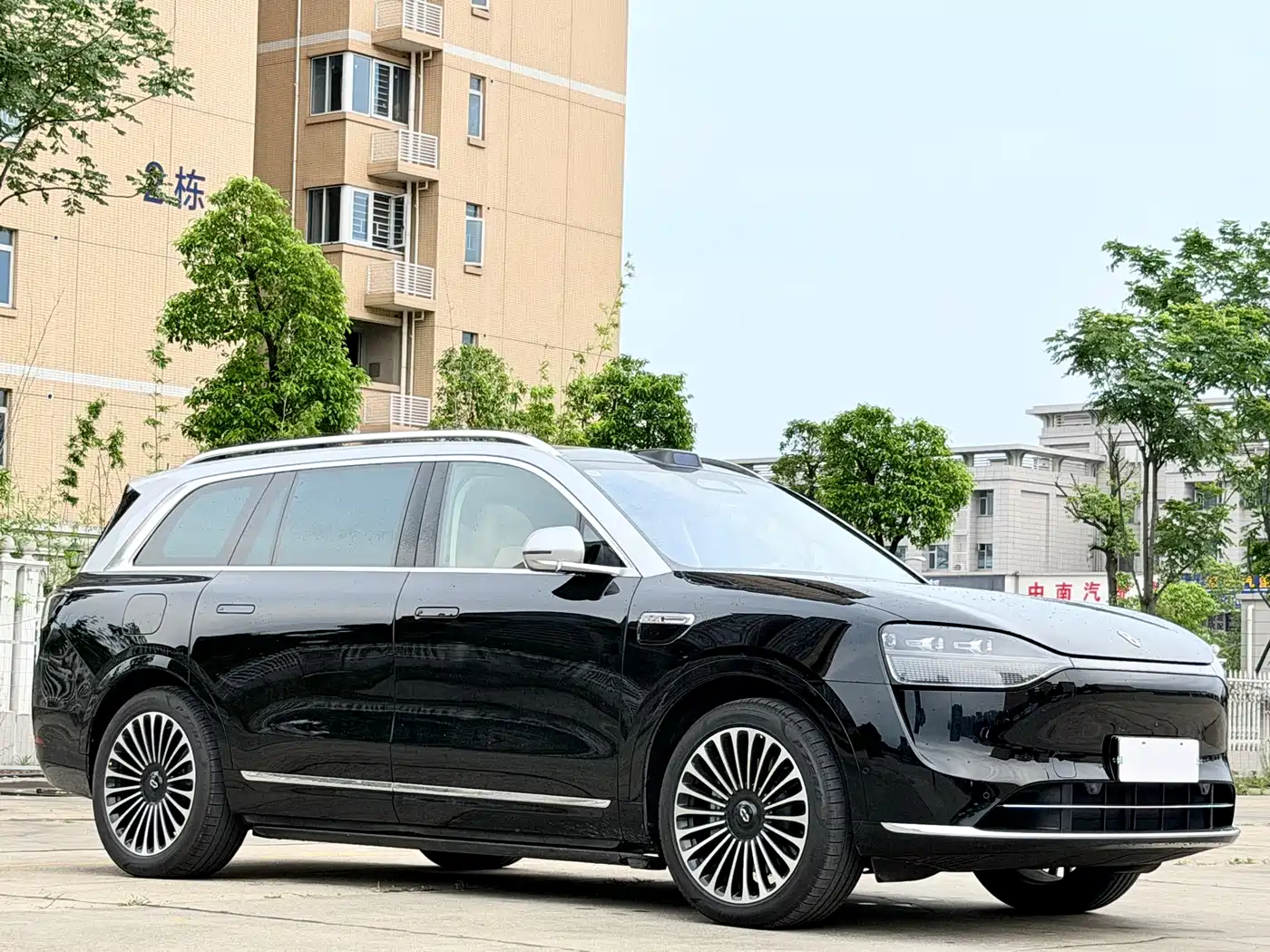 AITO Wenjie AITO M9 2025 Extended Range Ultra 52kWh 6-Seater фото 3