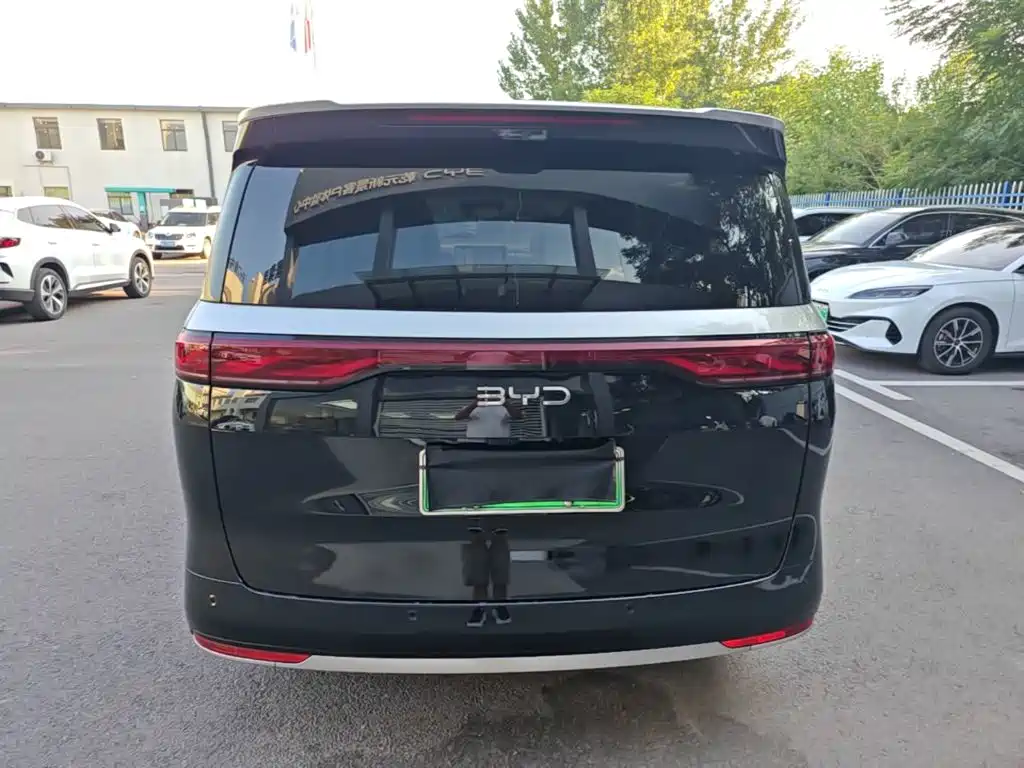 BYD Xia 2025 2025 DM-i 1.5T 180km Surpass Edition
