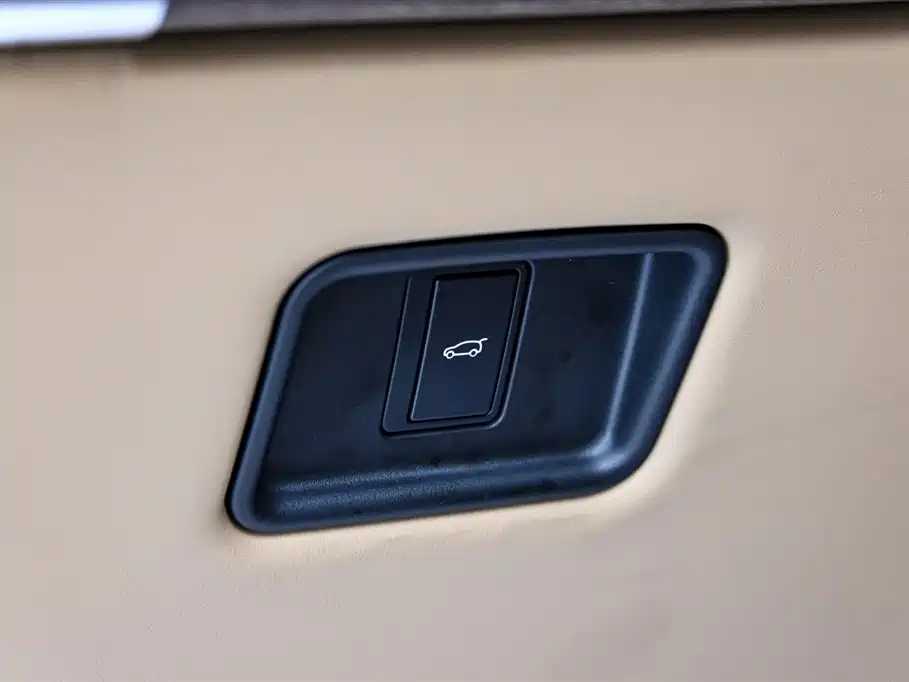 Land Rover Range Rover 2023 3.0 L6 360PS Golden Age Edition фото 23