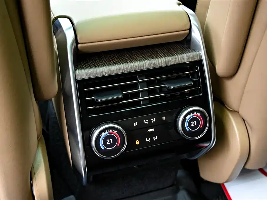 Land Rover Range Rover 2023 3.0 L6 360PS Golden Age Edition фото 33