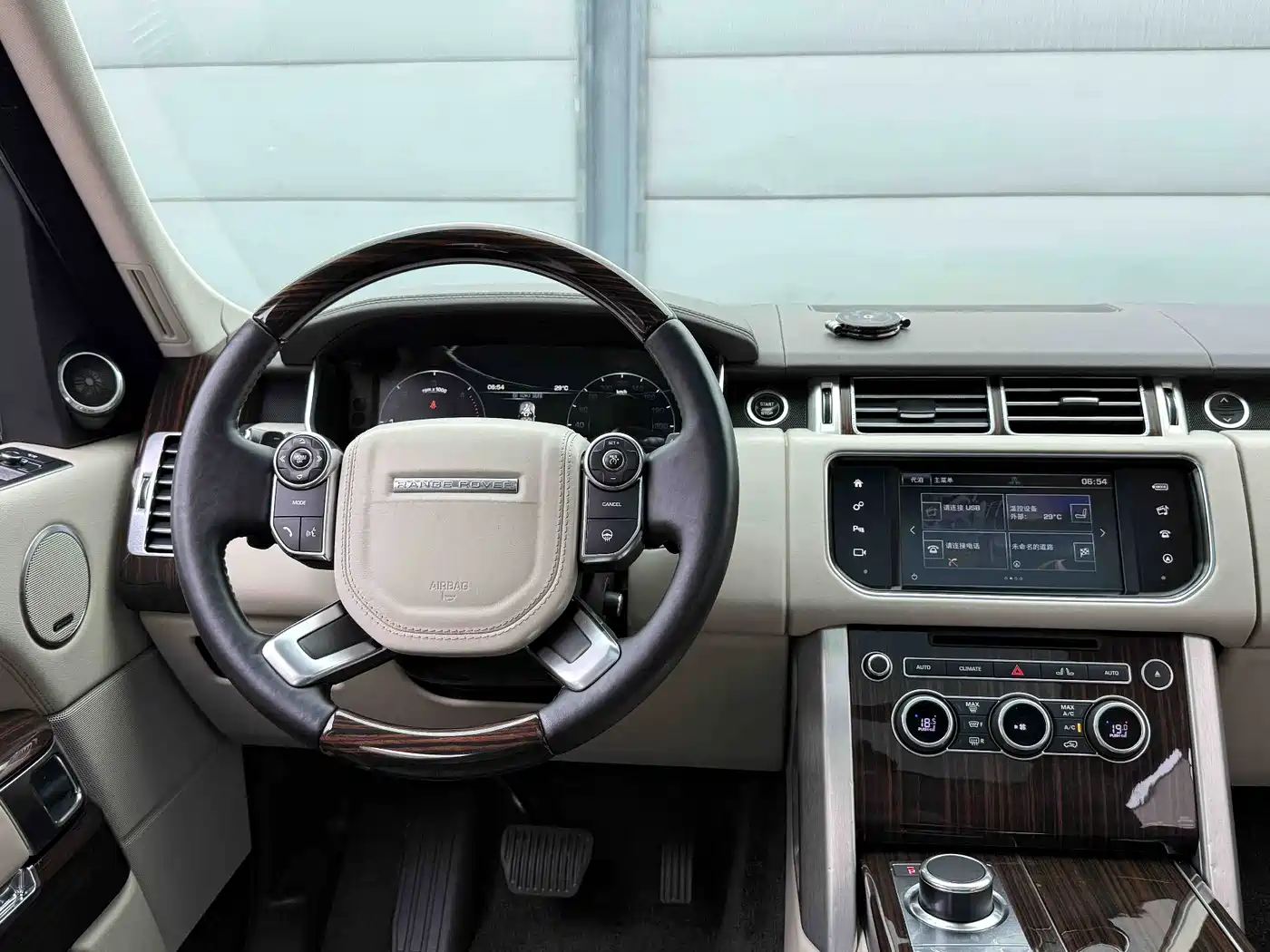 Land Rover Range Rover 2015 3.0 TDV6 Vogue SE Genesis Extended Edition фото 9