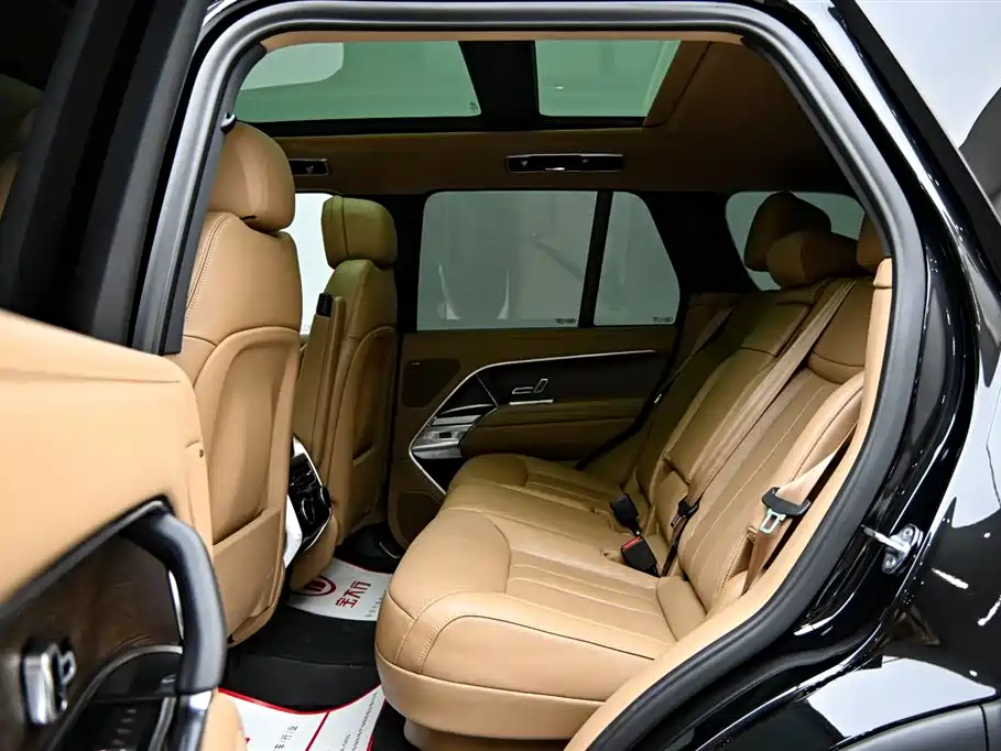 Land Rover Range Rover 2023 3.0 L6 360PS Golden Age Edition фото 12