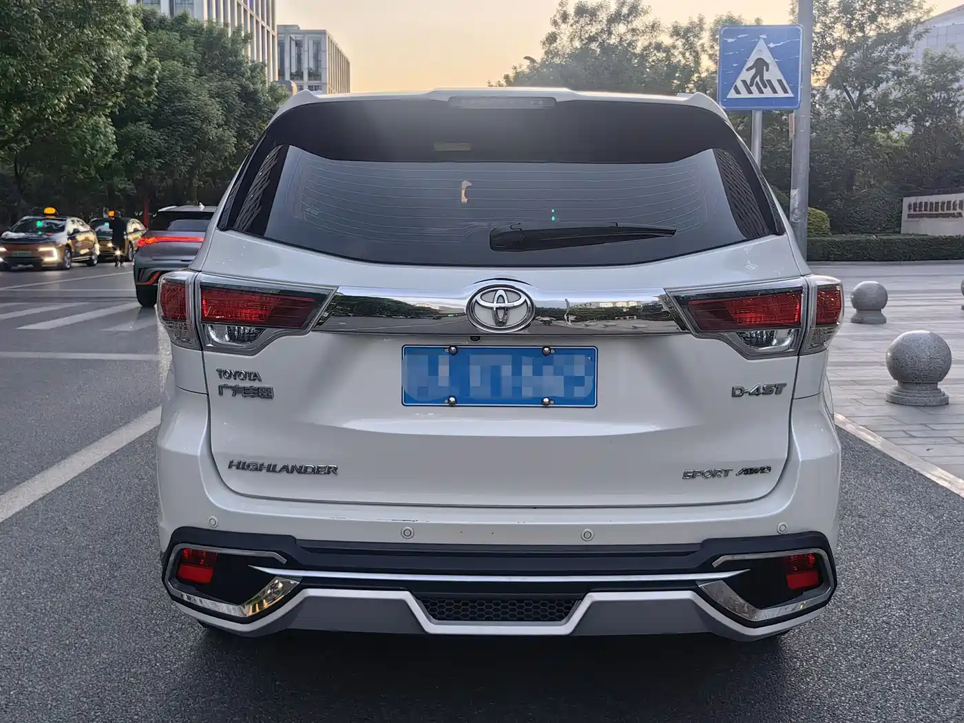 Toyota Highlander 2015 2.0T AWD Luxury Edition 7-seater фото 3