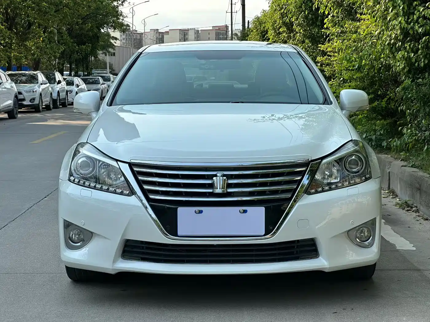 Toyota Crown 2012 2.5L Royal Leather Edition фото 2
