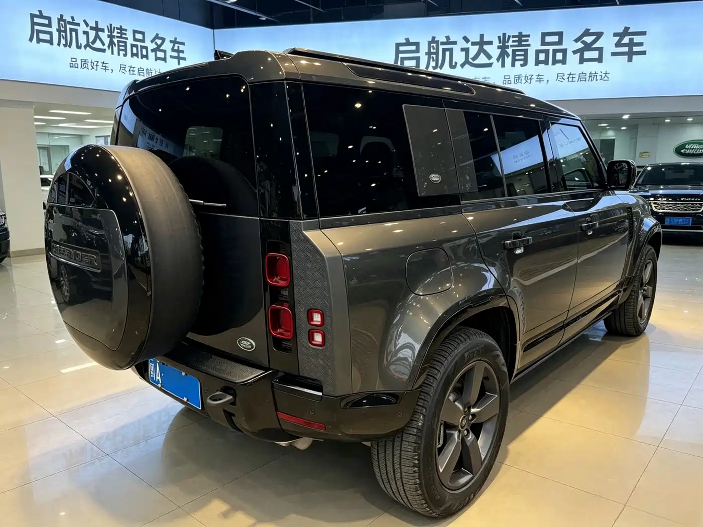 Land Rover Defender 2023 Model 110 3.0T P400 X-DYNAMIC HSE фото 4