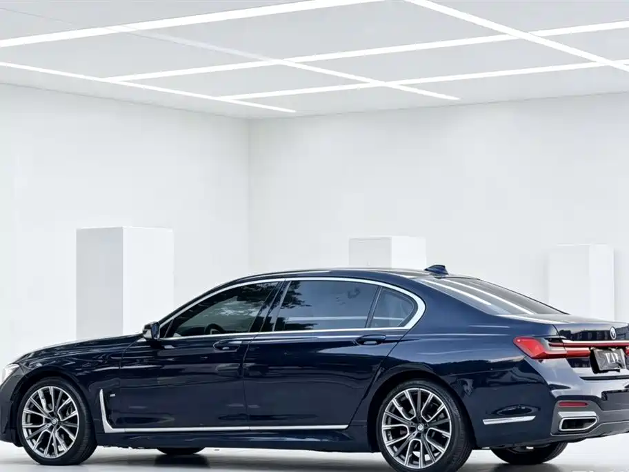 BMW 7-SERIES