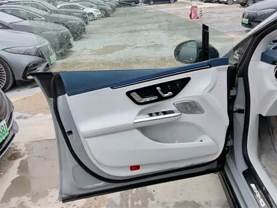 MERCEDES-BENZ EQE AMG