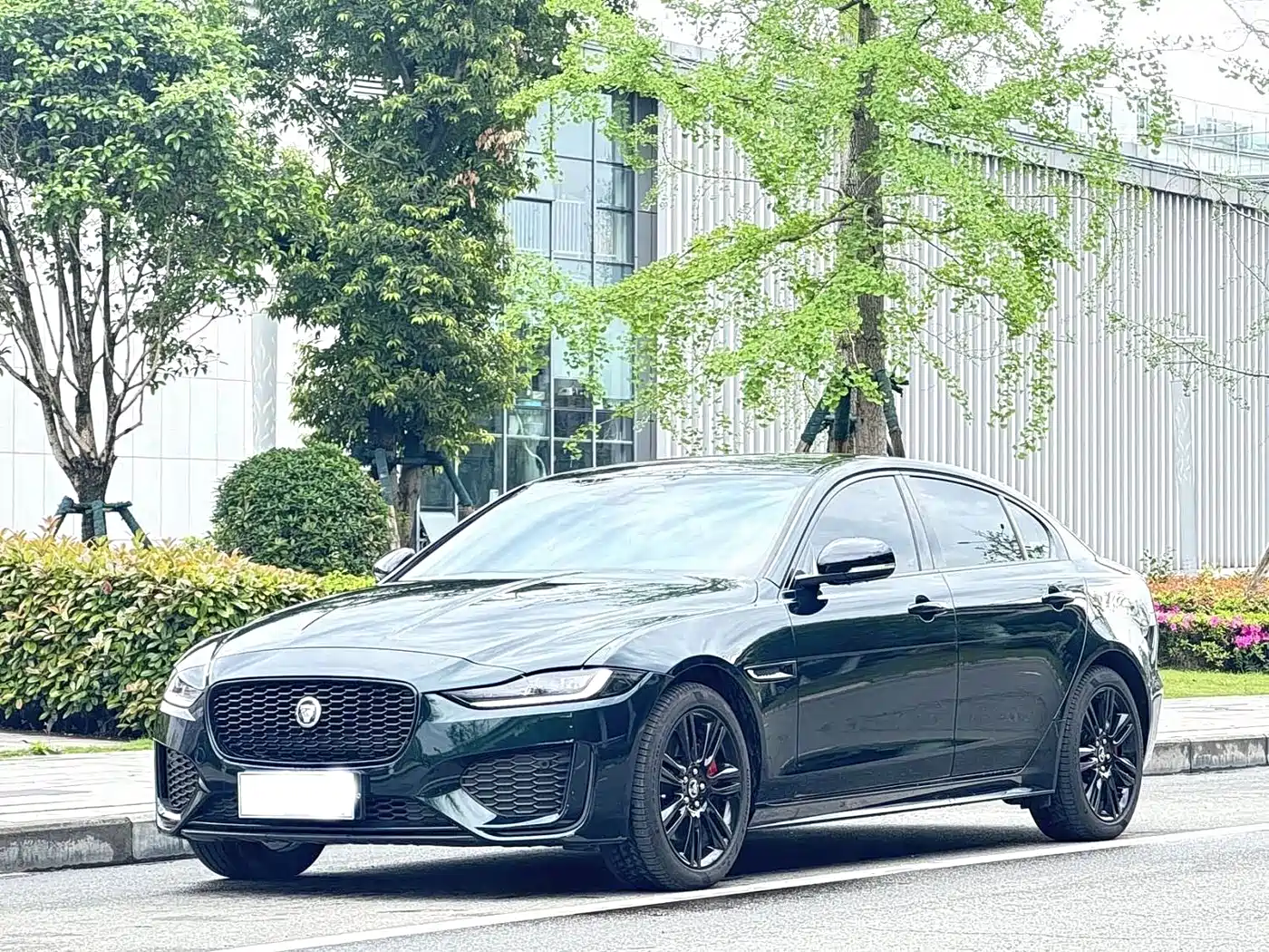 Jaguar XEL 2024 Model 2.0T 250PS R-DYNAMIC S Gloss Black Sport Edition