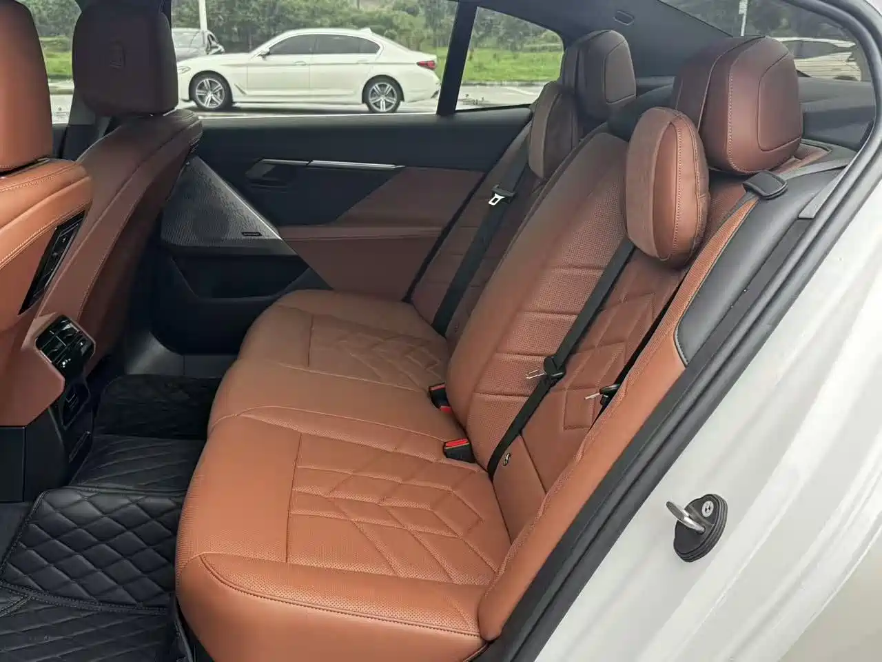 BMW 5 Series 2025 525Li Luxury Package фото 12