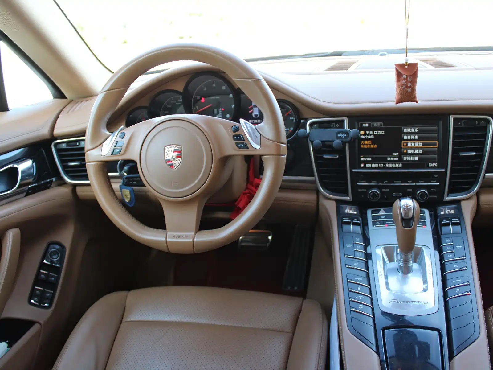 Фото 14 - Porsche Panamera