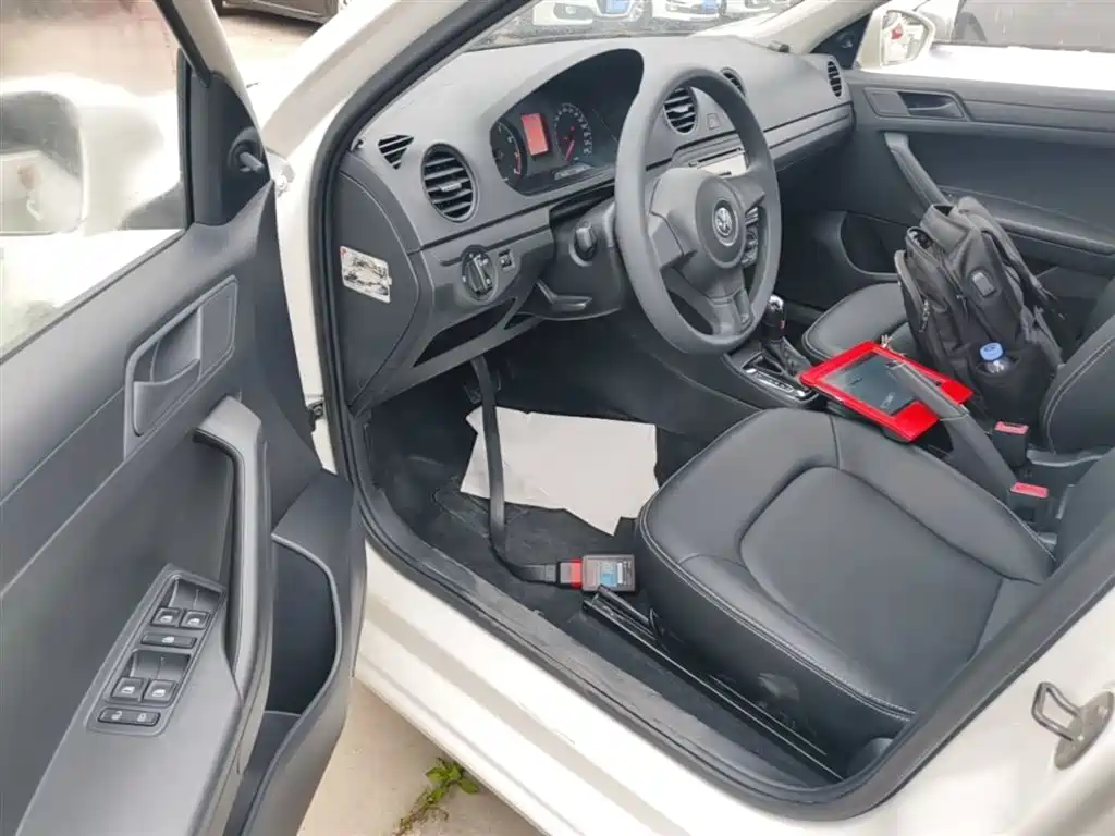 Volkswagen Jetta 2013 1.6L Automatic Fashion фото 16