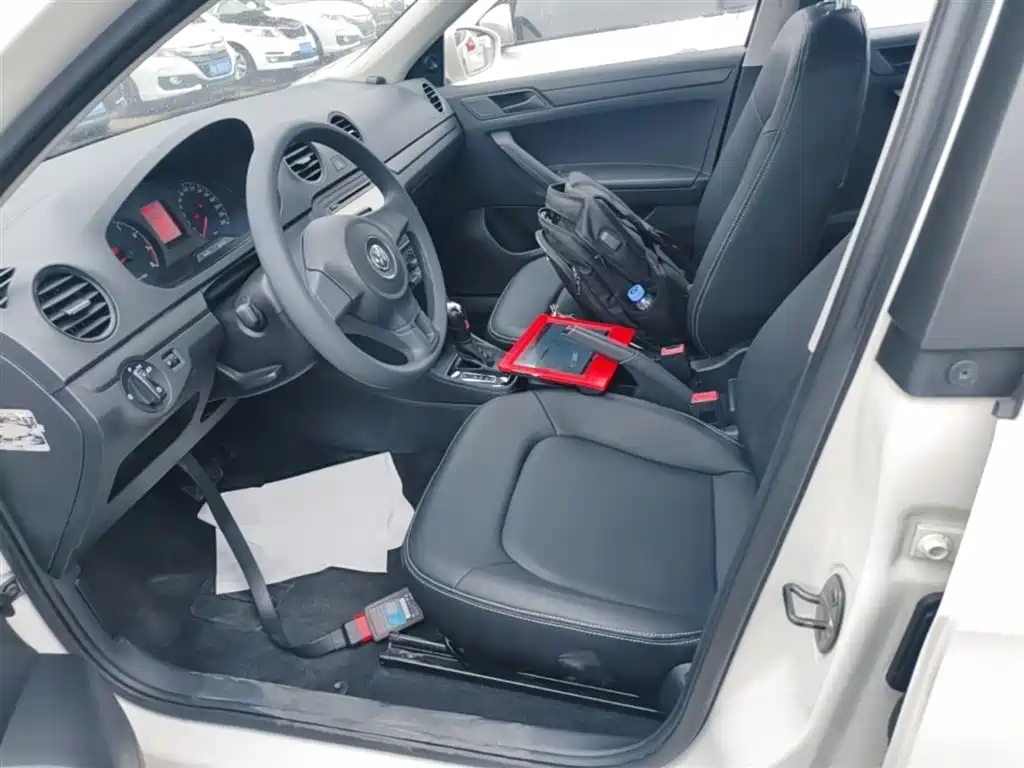 Volkswagen Jetta 2013 1.6L Automatic Fashion фото 15