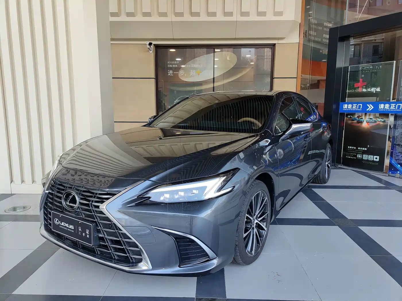 Lexus ES 2025 2025 300h Ultimate Edition