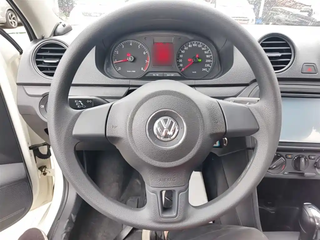 Volkswagen Jetta 2013 1.6L Automatic Fashion фото 11