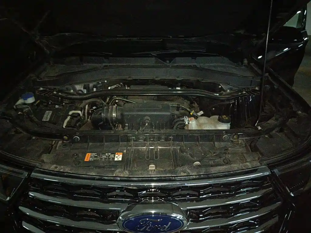Photo 21 - Ford Explorer