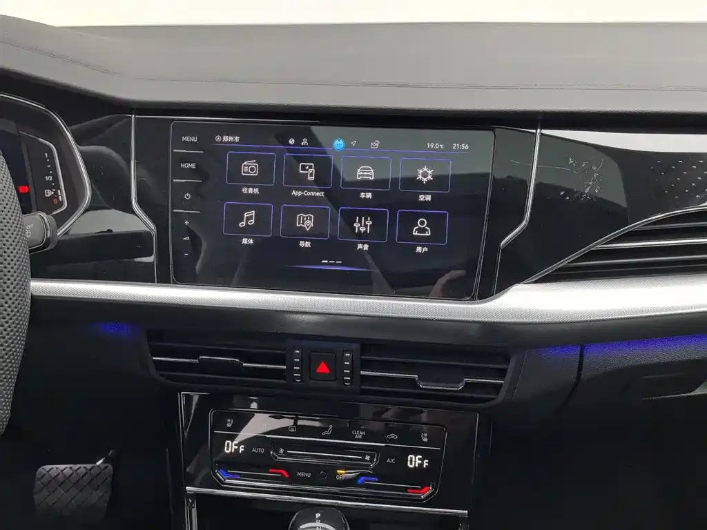 Volkswagen Passat 2024 380TSI Luxury фото 12