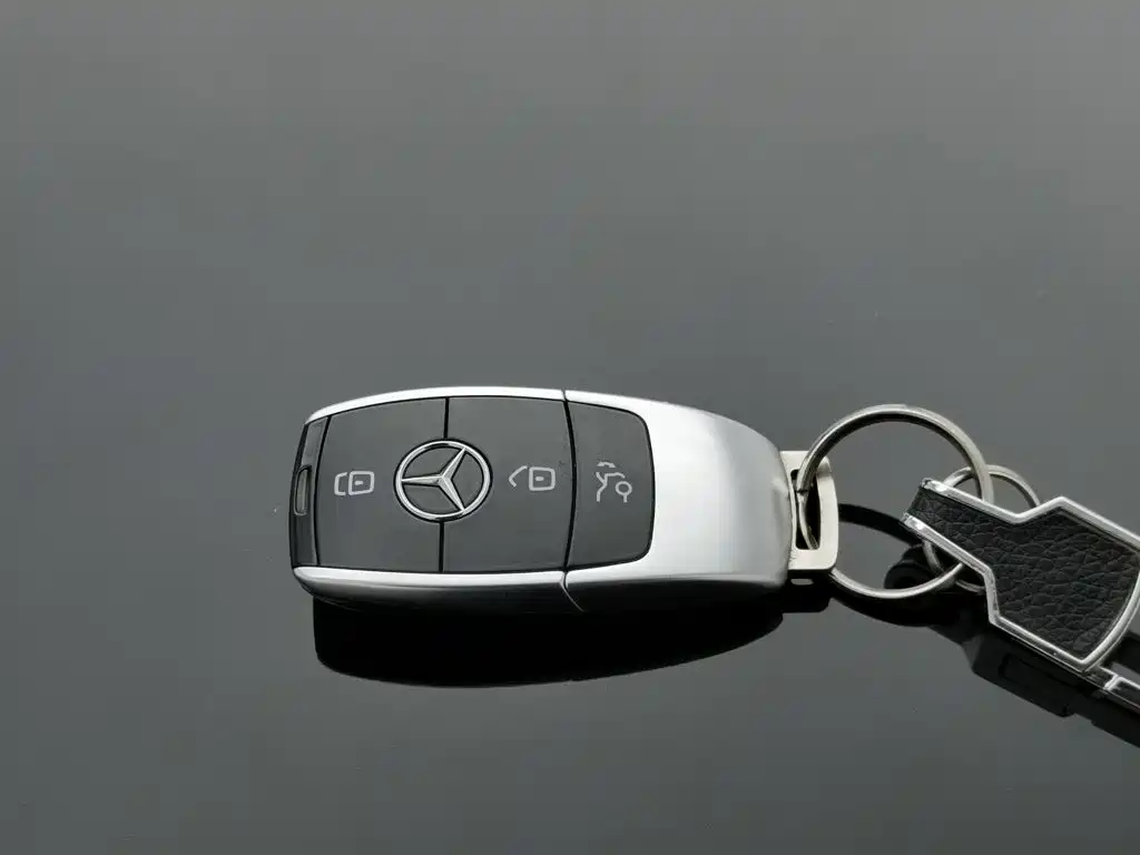 Фото 19 - Mercedes-Benz E-Class